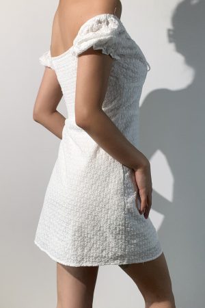 Vintage Sweet Square Neck Tie Waist Embroidered White Dress for Girls - Cute Zhao Lusi Inspired Style, Perfect for Y2K Fashion