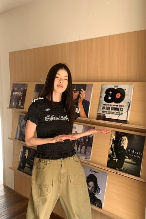 Vintage Textured Ruffled Slim Fit Short T-Shirt for Women - Summer Round Neck Jersey Short Sleeve Top in American Style