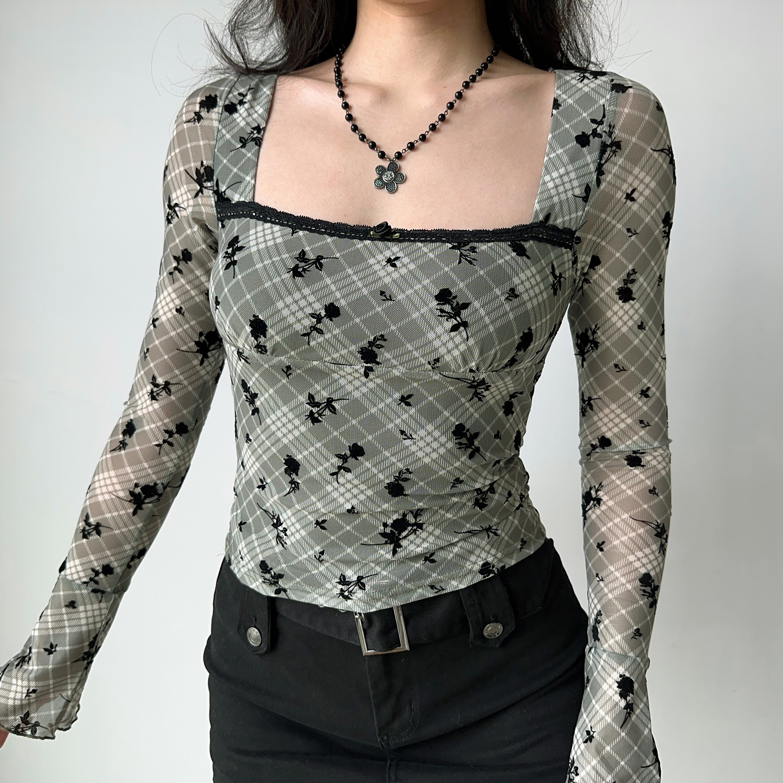 Vintage Velour Plaid Square Neck Long Sleeve T-shirt for Women - Slim Fit Short Crop Top, Y2K Inspired American Style Vintage Velour Plaid Square Neck Long Sleeve T-shirt for Women - Slim Fit Short Crop Top, Y2K Inspired American Style