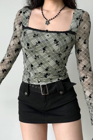 Vintage Velour Plaid Square Neck Long Sleeve T-shirt for Women - Slim Fit Short Crop Top, Y2K Inspired American Style