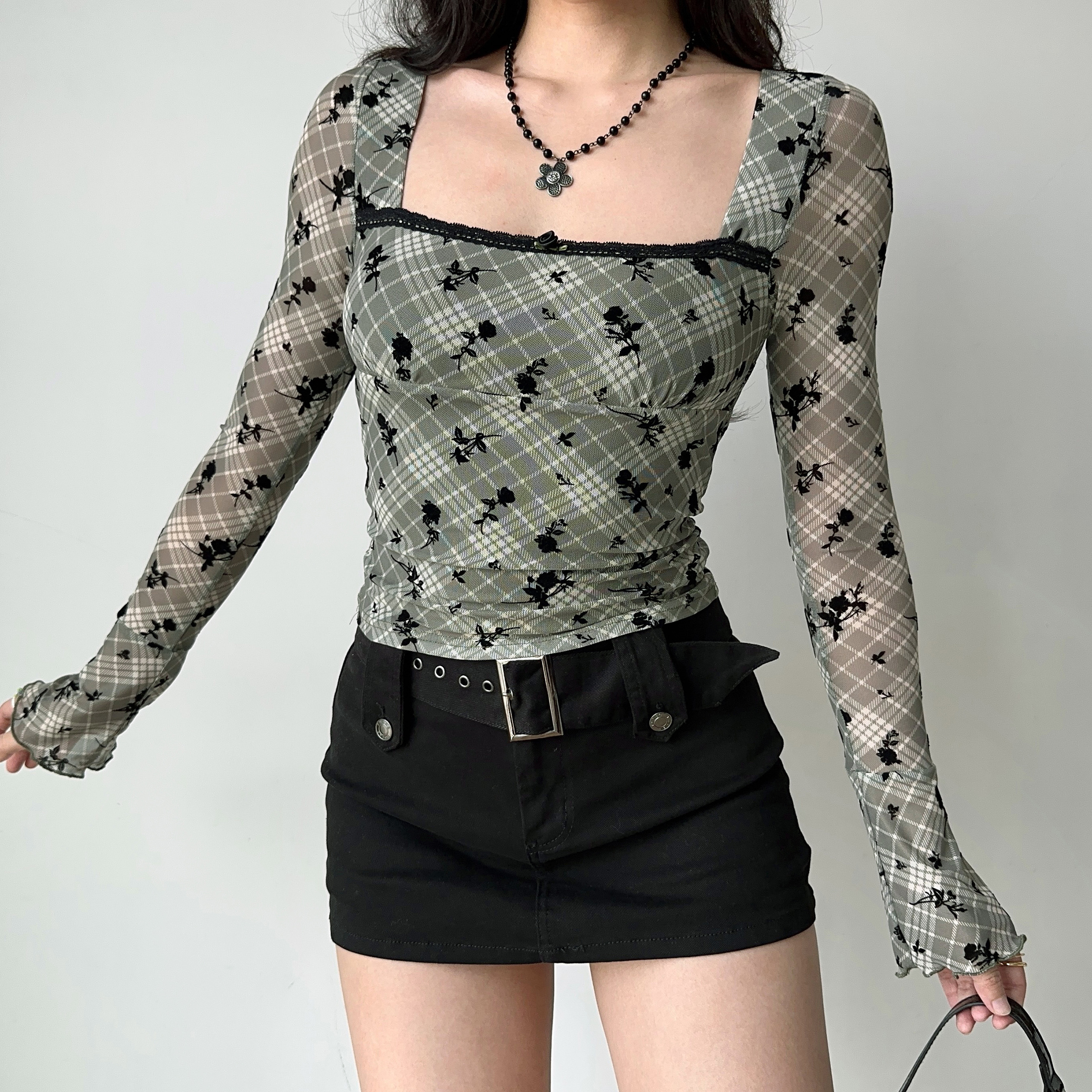 Vintage Velour Plaid Square Neck Long Sleeve T-shirt for Women - Slim Fit Short Crop Top, Y2K Inspired American Style Vintage Velour Plaid Square Neck Long Sleeve T-shirt for Women - Slim Fit Short Crop Top, Y2K Inspired American Style