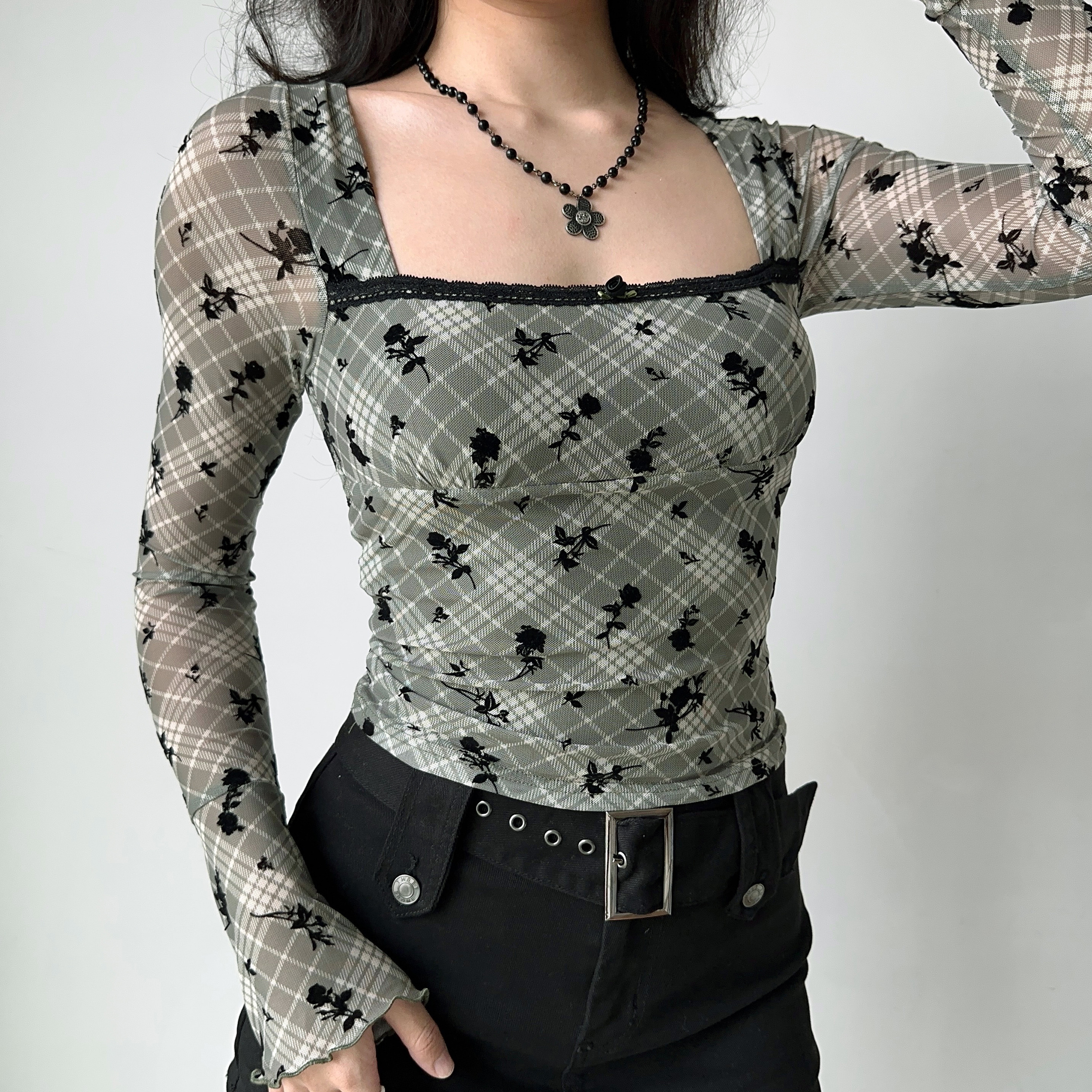 Vintage Velour Plaid Square Neck Long Sleeve T-shirt for Women - Slim Fit Short Crop Top, Y2K Inspired American Style Vintage Velour Plaid Square Neck Long Sleeve T-shirt for Women - Slim Fit Short Crop Top, Y2K Inspired American Style