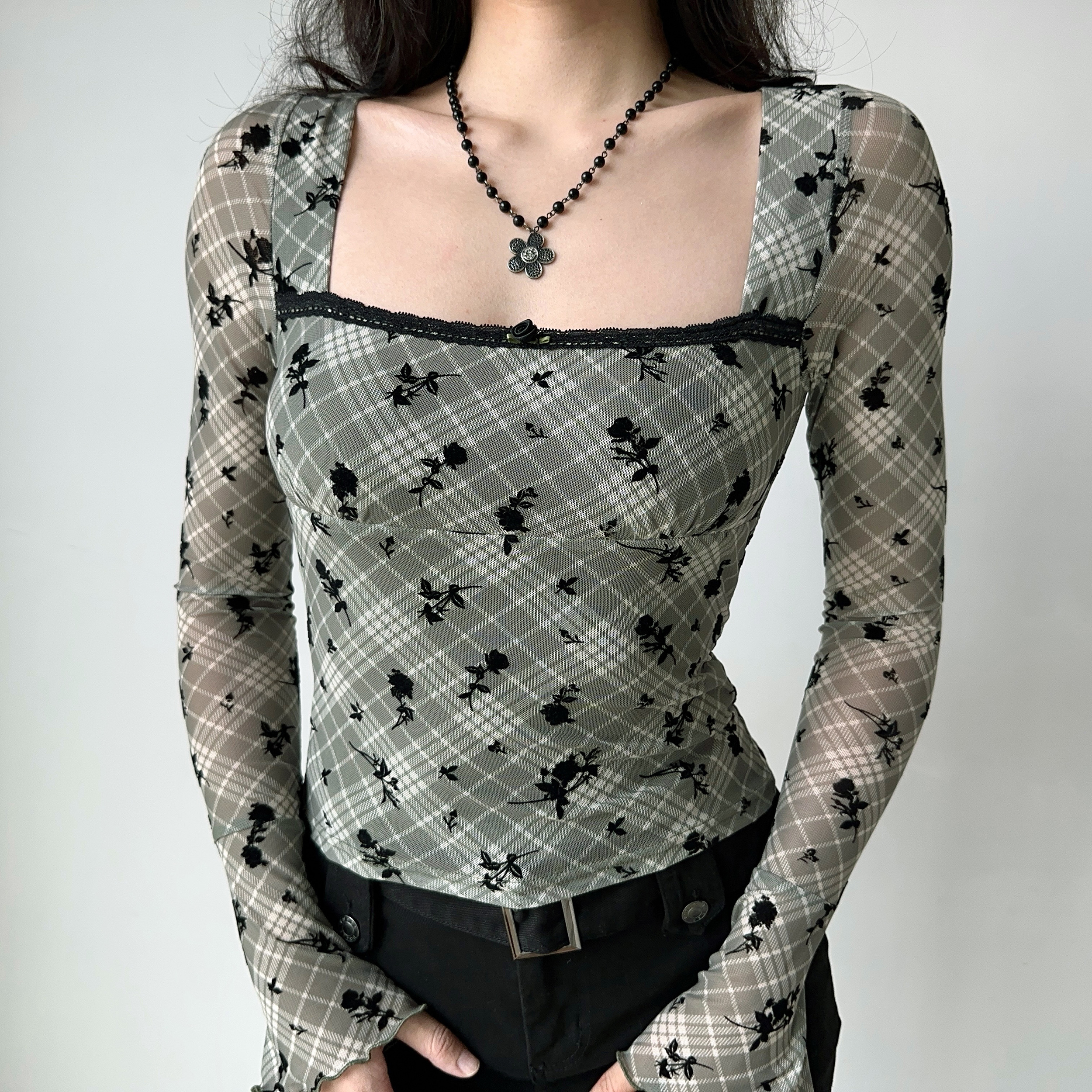 Vintage Velour Plaid Square Neck Long Sleeve T-shirt for Women - Slim Fit Short Crop Top, Y2K Inspired American Style Vintage Velour Plaid Square Neck Long Sleeve T-shirt for Women - Slim Fit Short Crop Top, Y2K Inspired American Style