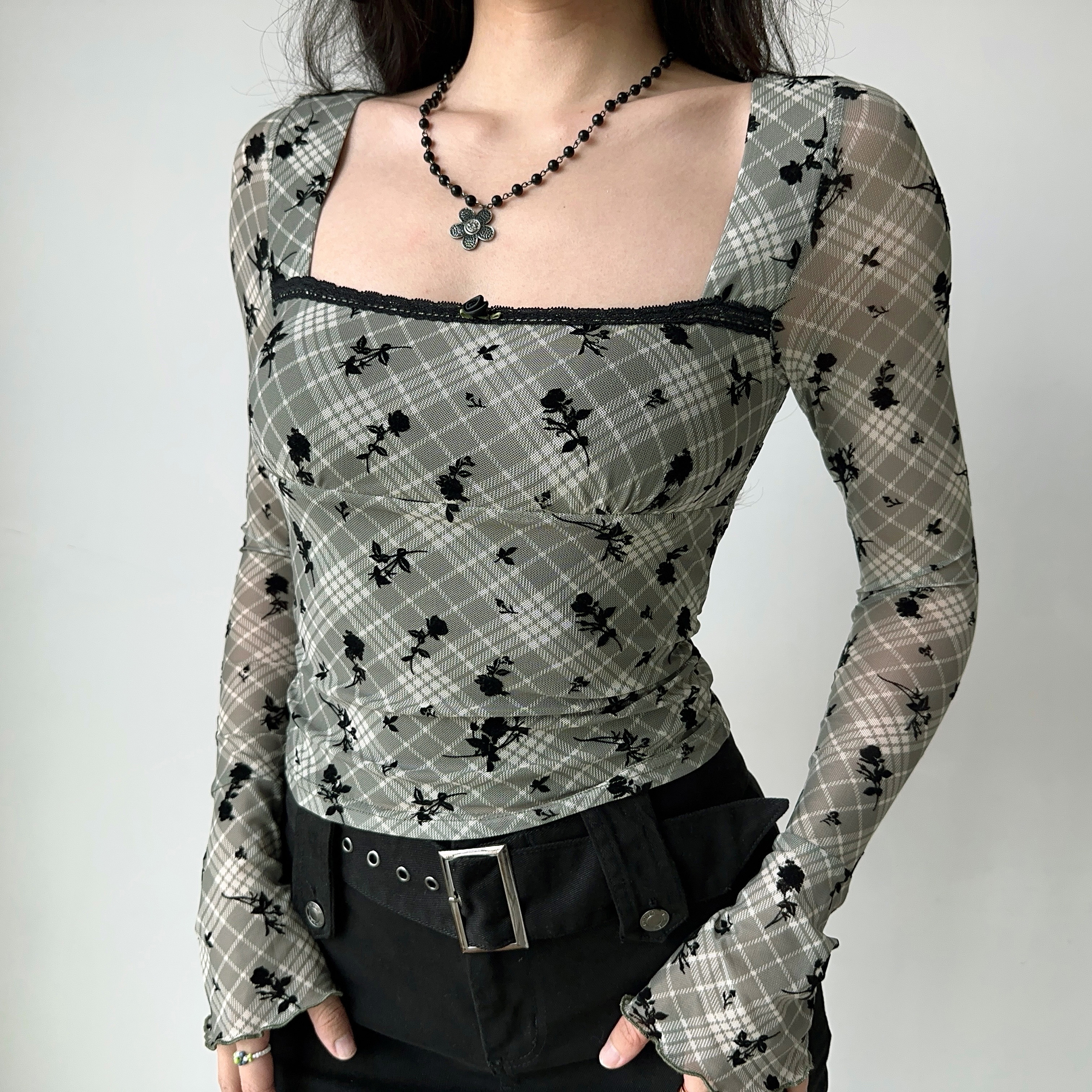 Vintage Velour Plaid Square Neck Long Sleeve T-shirt for Women - Slim Fit Short Crop Top, Y2K Inspired American Style Vintage Velour Plaid Square Neck Long Sleeve T-shirt for Women - Slim Fit Short Crop Top, Y2K Inspired American Style