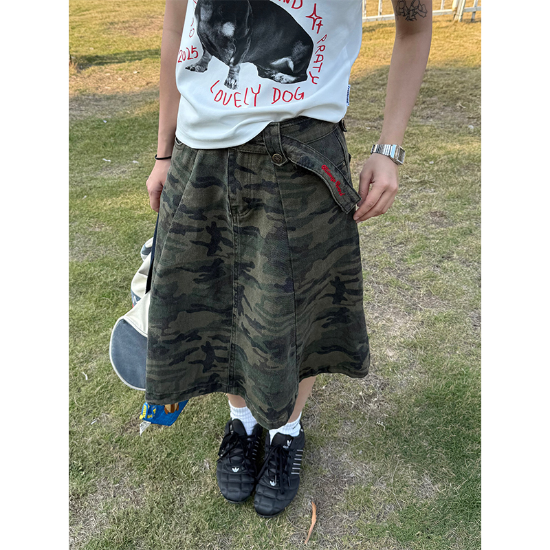 Vintage Washed Camouflage Skirt for Women - Casual American-Style Summer Workwear, Niche Design, Trendy 90s Fashion Vintage Washed Camouflage Skirt for Women - Casual American-Style Summer Workwear, Niche Design, Trendy 90s Fashion