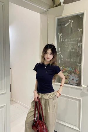 White Slim-Fit Short Sleeve T-Shirt for Women - Flattering Waist-Cinching Top in 2025 Summer Style, Perfect for Y2K and Casual Looks