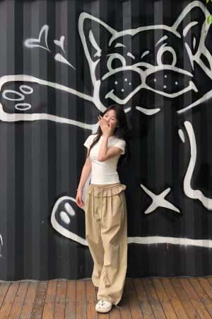 White Slim-Fit Short Sleeve T-Shirt for Women - Flattering Waist-Cinching Top in 2025 Summer Style, Perfect for Y2K and Casual Looks