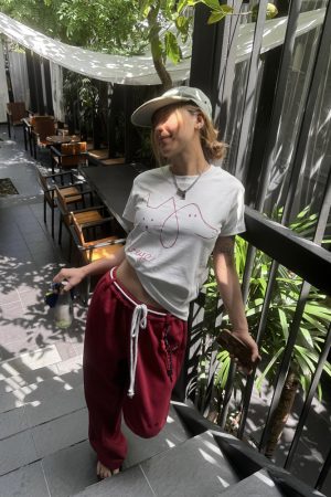 Women's Casual Short Sleeve T-Shirt with Round Neck, Simple Line Drawing, New Summer Style, Trendy 90s Fashion