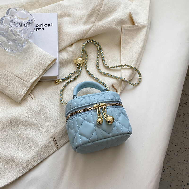 Women's Diamond-Pattern Chain Crossbody Bag, Stylish Small Square Bag for Spring/Summer 2025 Fashion Trends Women's Diamond-Pattern Chain Crossbody Bag, Stylish Small Square Bag for Spring/Summer 2025 Fashion Trends