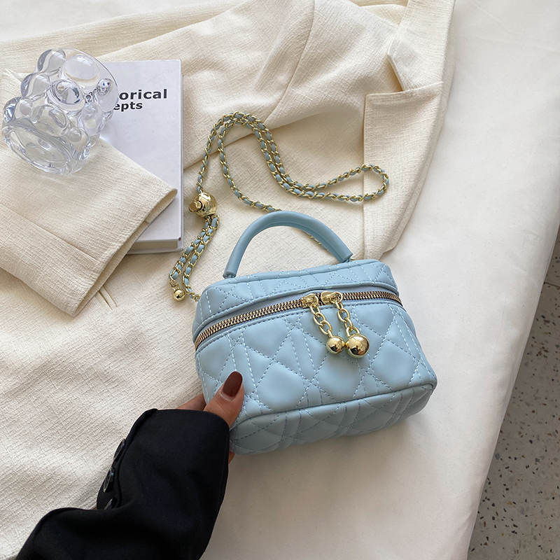 Women's Diamond-Pattern Chain Crossbody Bag, Stylish Small Square Bag for Spring/Summer 2025 Fashion Trends Women's Diamond-Pattern Chain Crossbody Bag, Stylish Small Square Bag for Spring/Summer 2025 Fashion Trends