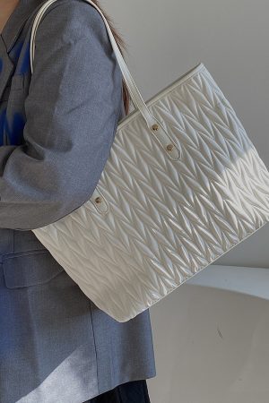 Women's High-End Large Capacity Commuter Tote Bag - 2025 Niche Design for Spring/Summer Fashion