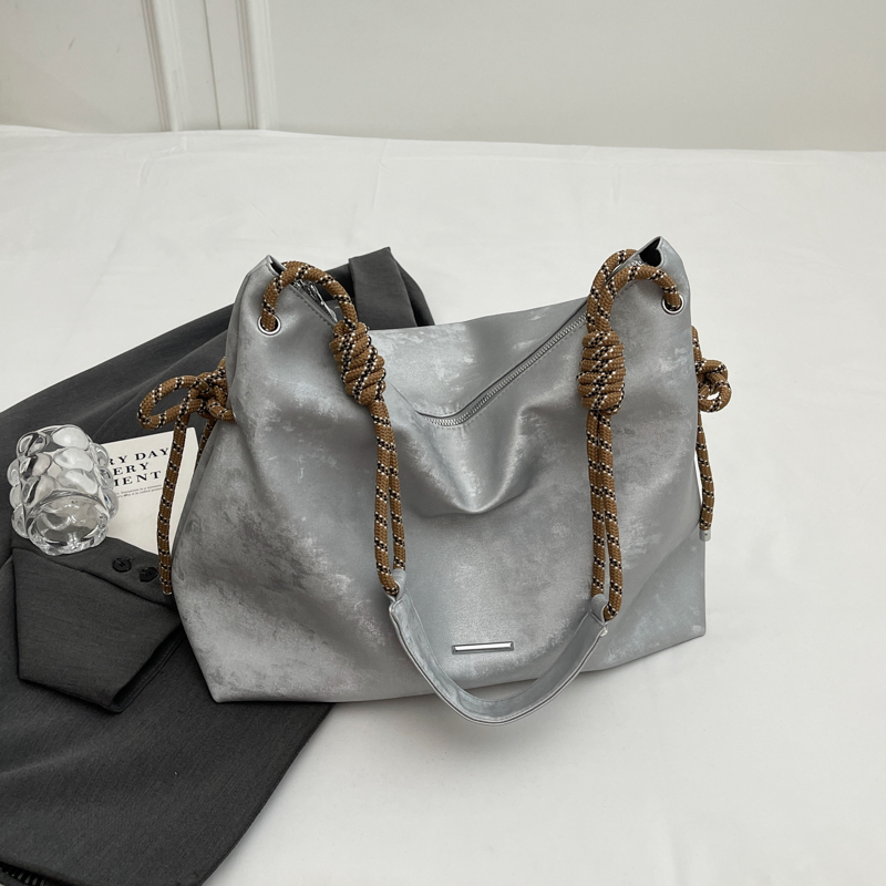 Women's Korean-Style Casual Large-Capacity Tote Bag - Trendy 2025 Summer Versatile Commuting Shoulder Bag Women's Korean-Style Casual Large-Capacity Tote Bag - Trendy 2025 Summer Versatile Commuting Shoulder Bag