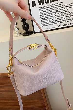 Women's Minimalist Bucket Bag - 2025 Summer Versatile Crossbody Handbag, Trendy High-End Fashion Accessory