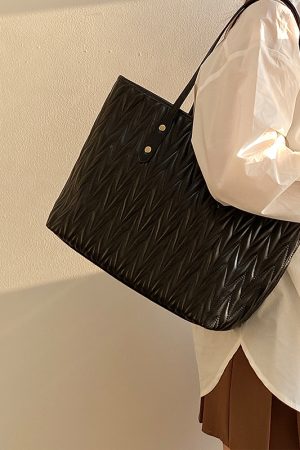 Women's Pleated Tote Bag - Large Capacity Commuter Handbag for Spring Summer 2025 - Stylish and Functional Shoulder Bag