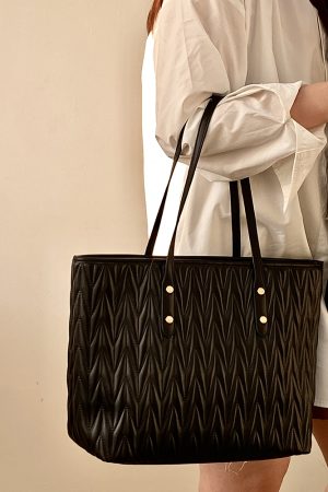 Women's Pleated Tote Bag - Large Capacity Commuter Handbag for Spring Summer 2025 - Stylish and Functional Shoulder Bag