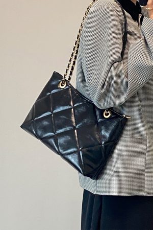 Women's Retro Chain Bag 2025 - Versatile Shoulder Crossbody Commuter Bag for Spring/Summer - Large Size, Trendy Niche Style