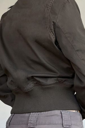 Womenâ€™s Retro Lapel Zipper Cardigan Jacket - Stylish Waist-Defining Short Coat for Autumn 2024, Versatile Street Fashion