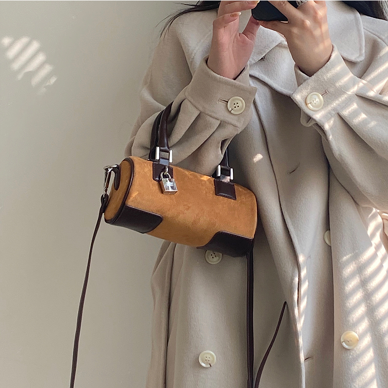 Women's Retro Lock Buckle Handbag - Spring Summer 2025 Shoulder Crossbody Small Bag - Niche Design Fashion Accessory Women's Retro Lock Buckle Handbag - Spring Summer 2025 Shoulder Crossbody Small Bag - Niche Design Fashion Accessory