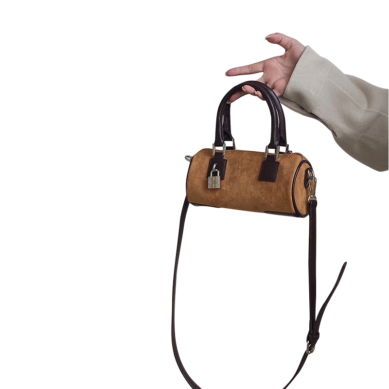 Women's Retro Lock Buckle Handbag - Spring Summer 2025 Shoulder Crossbody Small Bag - Niche Design Fashion Accessory Women's Retro Lock Buckle Handbag - Spring Summer 2025 Shoulder Crossbody Small Bag - Niche Design Fashion Accessory