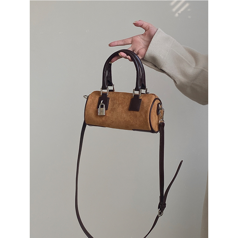 Women's Retro Lock Buckle Handbag - Spring Summer 2025 Shoulder Crossbody Small Bag - Niche Design Fashion Accessory Women's Retro Lock Buckle Handbag - Spring Summer 2025 Shoulder Crossbody Small Bag - Niche Design Fashion Accessory
