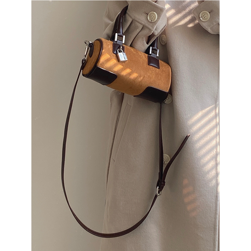 Women's Retro Lock Buckle Handbag - Spring Summer 2025 Shoulder Crossbody Small Bag - Niche Design Fashion Accessory Women's Retro Lock Buckle Handbag - Spring Summer 2025 Shoulder Crossbody Small Bag - Niche Design Fashion Accessory