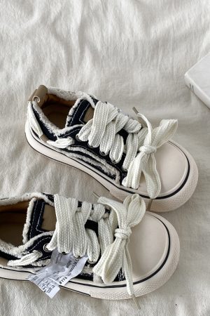 Women's Retro Round-Toe Thick-Soled Canvas Shoes - 2025 Spring Big-Headed Board Shoes, Non-Repetitive Design, Stylish Little White Sneakers