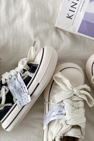 Women's Retro Round-Toe Thick-Soled Canvas Shoes - 2025 Spring Big-Headed Board Shoes, Non-Repetitive Design, Stylish Little White Sneakers