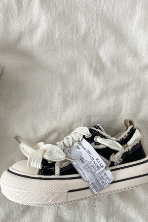 Women's Retro Round-Toe Thick-Soled Canvas Shoes - 2025 Spring Big-Headed Board Shoes, Non-Repetitive Design, Stylish Little White Sneakers