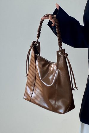 Women's Retro Woven Tote Bag - Large Capacity Shoulder Handbag for Commuting - Trendy 2025 Niche Design