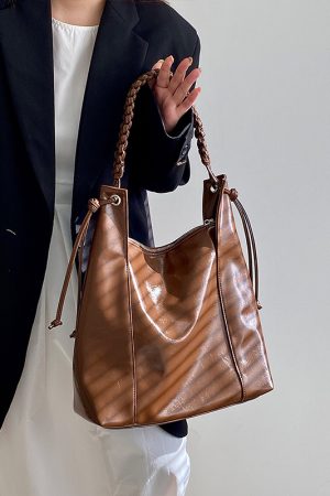 Women's Retro Woven Tote Bag - Large Capacity Shoulder Handbag for Commuting - Trendy 2025 Niche Design