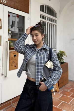 Women's Slim Fit Long Sleeve Polo Shirt - Short Version Grid Design Street Style for Spring - Trendy Hot Girl Look