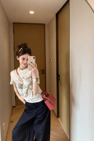 Women's Slim-Fit Short Sleeve T-Shirt with American Retro Lion Sketch Print - Summer Sweet & Spicy Style