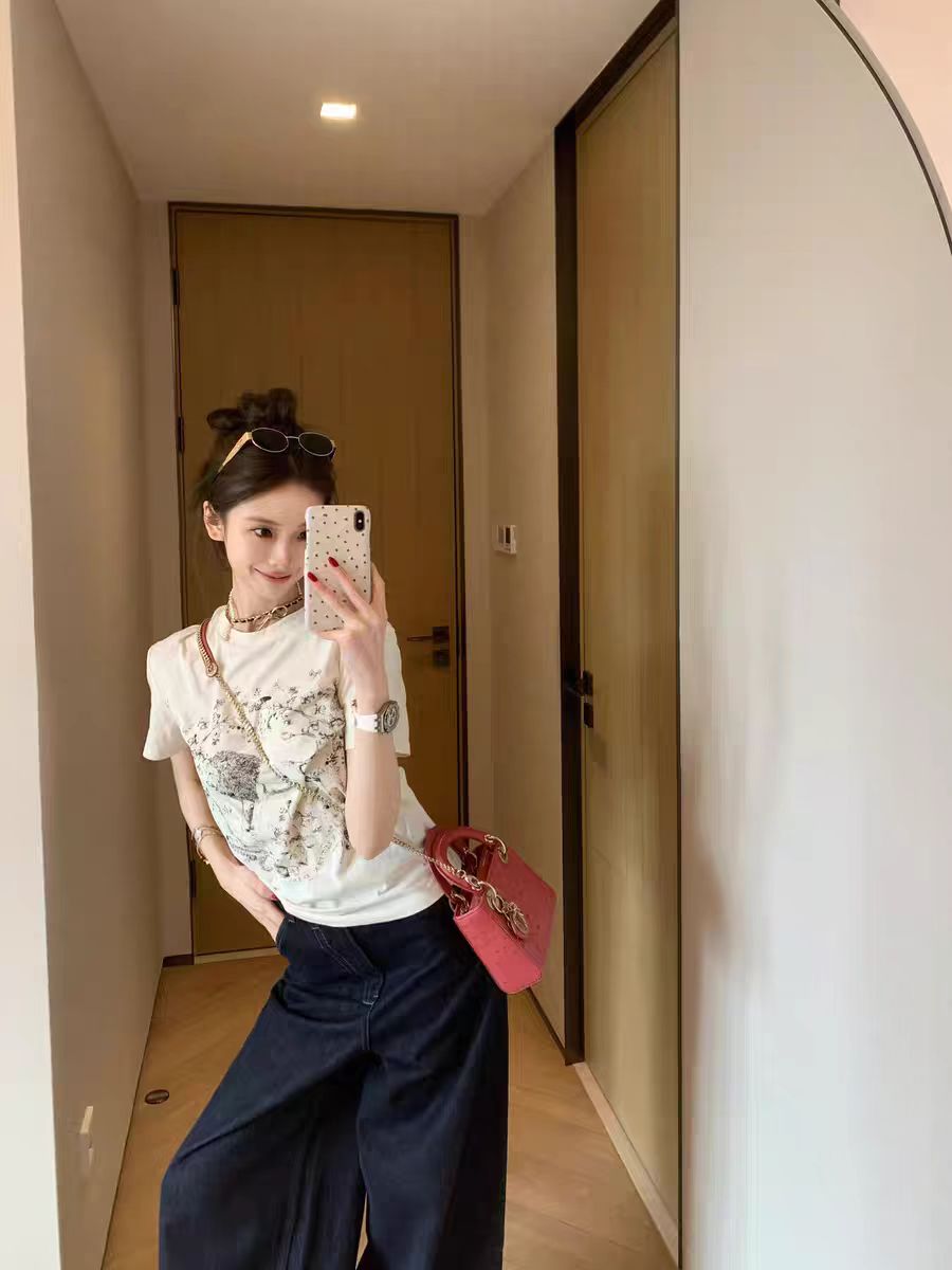 Women's Slim-Fit Short Sleeve T-Shirt with American Retro Lion Sketch Print - Summer Sweet & Spicy Style Women's Slim-Fit Short Sleeve T-Shirt with American Retro Lion Sketch Print - Summer Sweet & Spicy Style