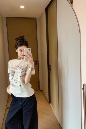 Women's Slim-Fit Short Sleeve T-Shirt with American Retro Lion Sketch Print - Summer Sweet & Spicy Style