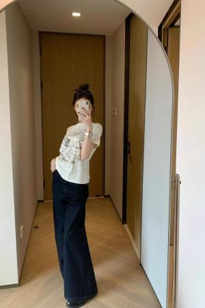 Women's Slim-Fit Short Sleeve T-Shirt with American Retro Lion Sketch Print - Summer Sweet & Spicy Style