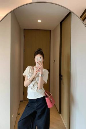 Women's Slim-Fit Short Sleeve T-Shirt with American Retro Lion Sketch Print - Summer Sweet & Spicy Style