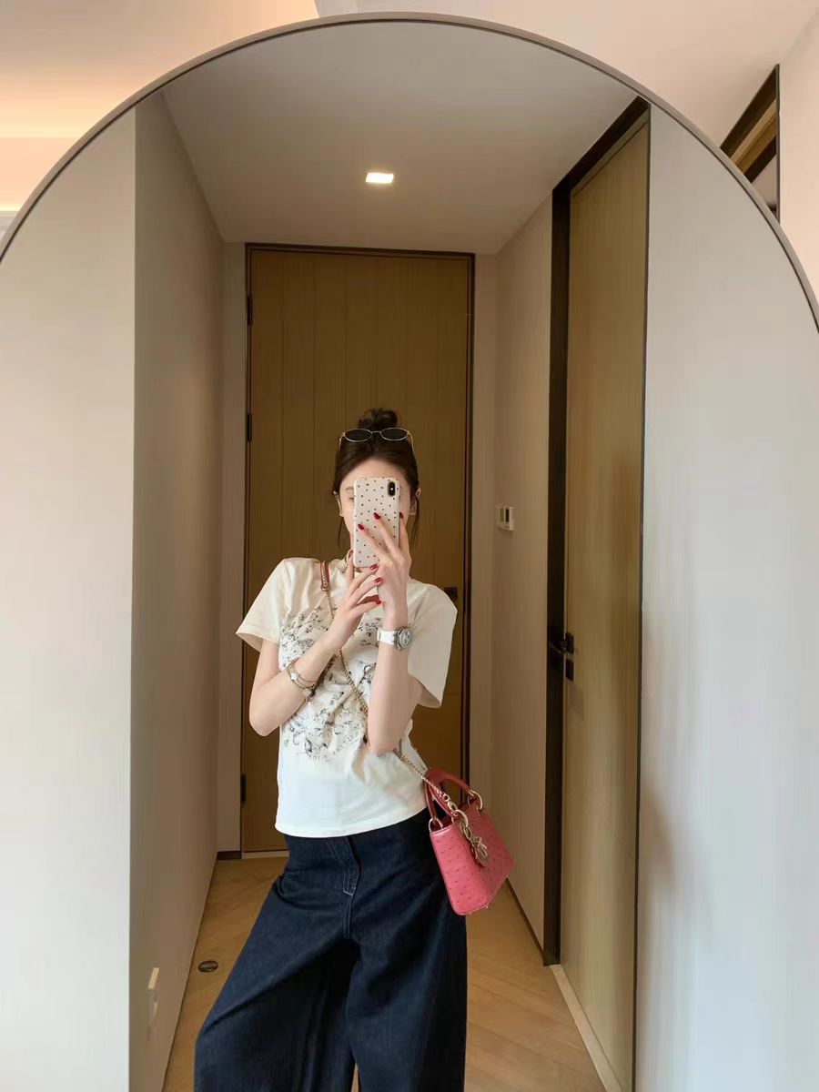 Women's Slim-Fit Short Sleeve T-Shirt with American Retro Lion Sketch Print - Summer Sweet & Spicy Style Women's Slim-Fit Short Sleeve T-Shirt with American Retro Lion Sketch Print - Summer Sweet & Spicy Style