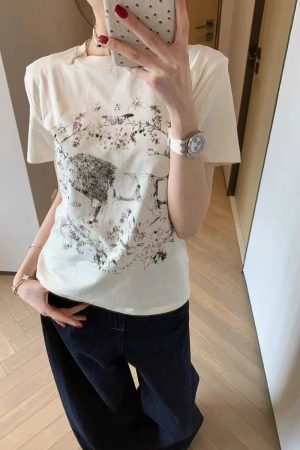 Women's Slim-Fit Short Sleeve T-Shirt with American Retro Lion Sketch Print - Summer Sweet & Spicy Style