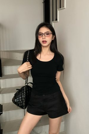 Women's Slim Fit U-Neck Short Sleeve T-shirt - Versatile White Top for Spring 2025, Perfect for Casual 90s Style