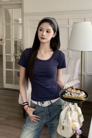 Women's Slim Fit U-Neck Short Sleeve T-shirt - Versatile White Top for Spring 2025, Perfect for Casual 90s Style