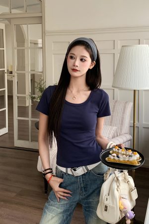 Women's Slim Fit U-Neck Short Sleeve T-shirt - Versatile White Top for Spring 2025, Perfect for Casual 90s Style