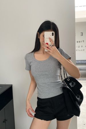 Women's Slim Fit U-Neck Short Sleeve T-shirt - Versatile White Top for Spring 2025, Perfect for Casual 90s Style