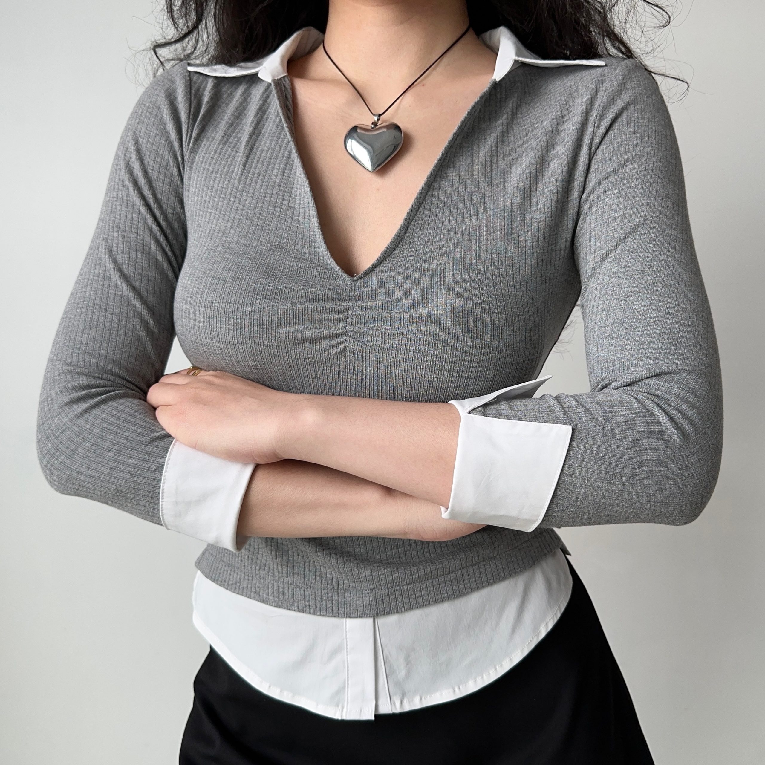 Women’s Slim Fit V-neck Spliced Two-Piece T-shirt with Three-Quarter Sleeves - Flattering Casual Top for Everyday Wear Women’s Slim Fit V-neck Spliced Two-Piece T-shirt with Three-Quarter Sleeves - Flattering Casual Top for Everyday Wear