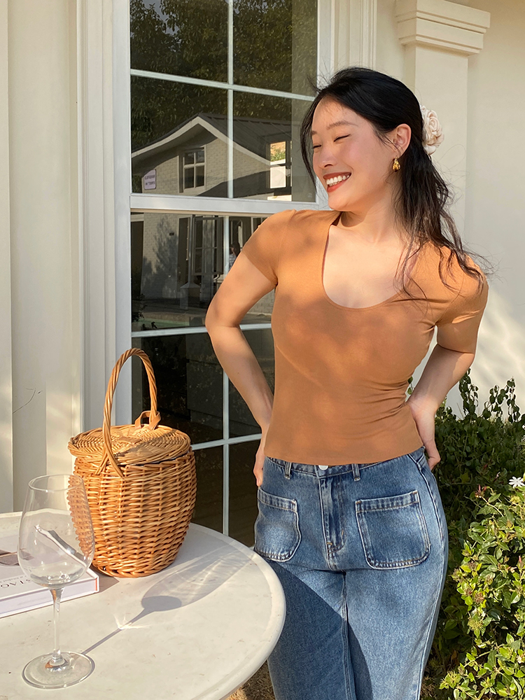 Women's Slim Fit White U-Neck T-Shirt - Sexy Tight Stretchy Short Sleeve Top for Hot Girl Style Women's Slim Fit White U-Neck T-Shirt - Sexy Tight Stretchy Short Sleeve Top for Hot Girl Style