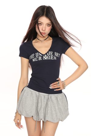 Women's Summer Slim Fit Loose Style V-Neck Crop Top with BIGGOLD Letter Print - Sexy Short Sleeve T-Shirt for Trendy Y2K Fashion