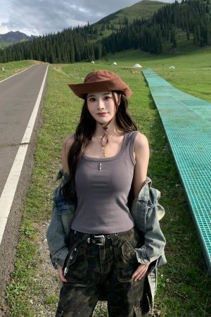 Women's Summer Slim Fit U-Neck Camisole - Hot Girl Style Sleeveless Base Layer Top