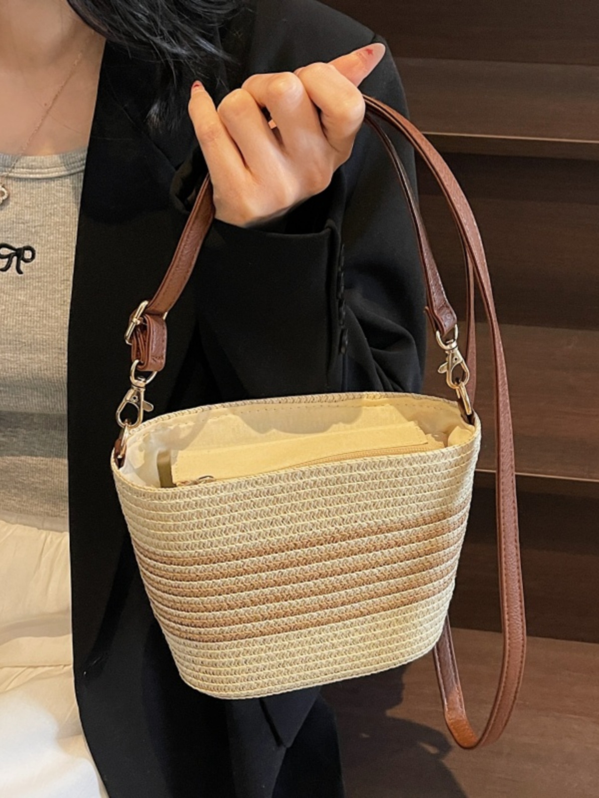 Women's Summer Straw Woven Bucket Bag - Versatile Beach Crossbody Bag for Seaside Vacation - 2025 Trendy Style Women's Summer Straw Woven Bucket Bag - Versatile Beach Crossbody Bag for Seaside Vacation - 2025 Trendy Style