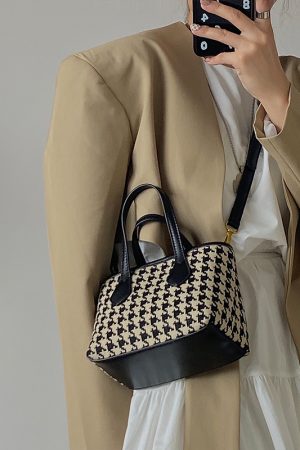 Women's Versatile Retro Handheld Small Bag - Exquisite High-End Fashion Shoulder Crossbody Bag for 2025