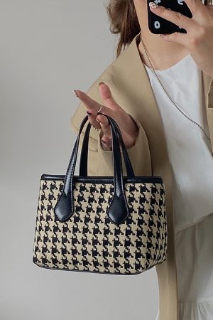 Women's Versatile Retro Handheld Small Bag - Exquisite High-End Fashion Shoulder Crossbody Bag for 2025