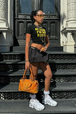 Y2K American Retro Black Short Sleeve Crop Top for Women - Slim Fit, Straight Shoulder, Stylish Letter Design